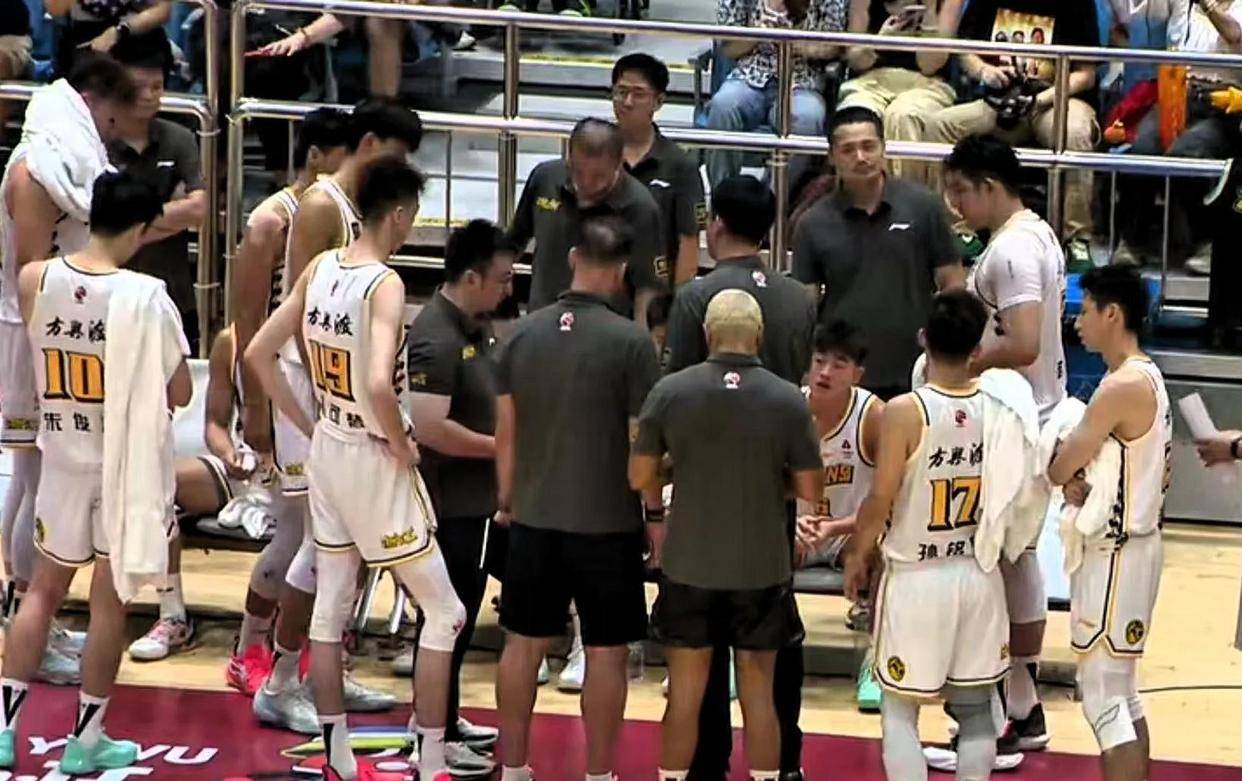 欧博注册-包含转折点广厦男篮战术微调,全明星赛冲刺阶段攻防权衡,震撼外界,年轻球员得到机会的词条